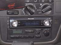 Фотография установки магнитолы Pioneer DEH-P88RSII в Toyota Camry SV30